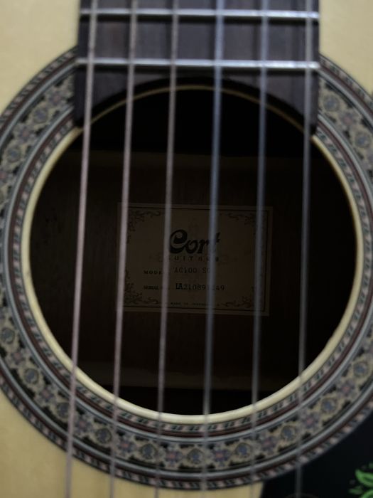 Cort klassik gitara sotiladi