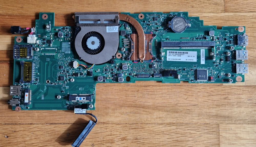 Fujitsu Lifebook U554 на части