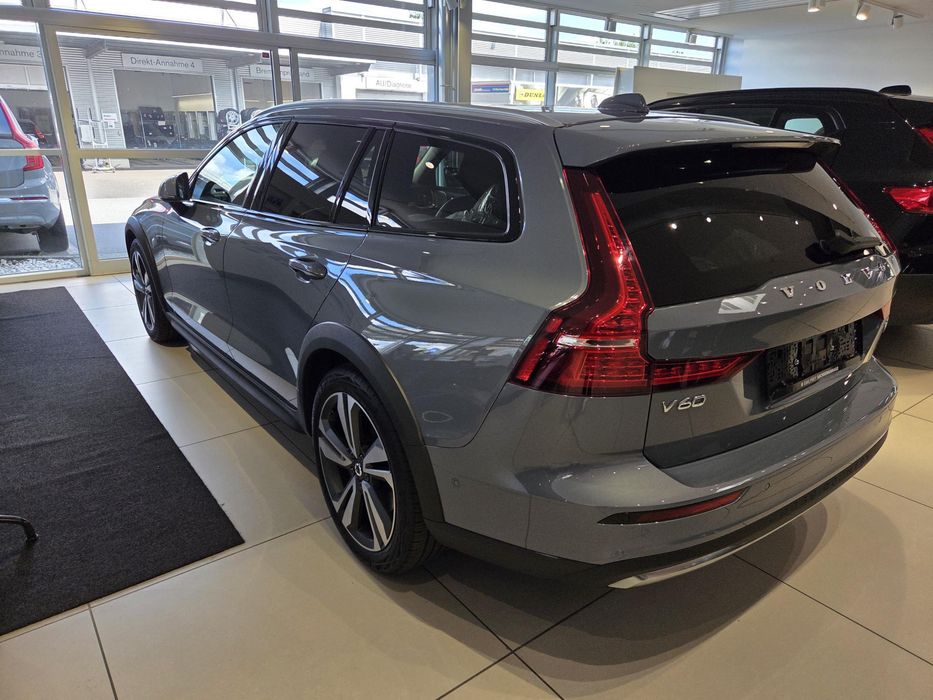 VOLVO V60 2024 — imagine 3