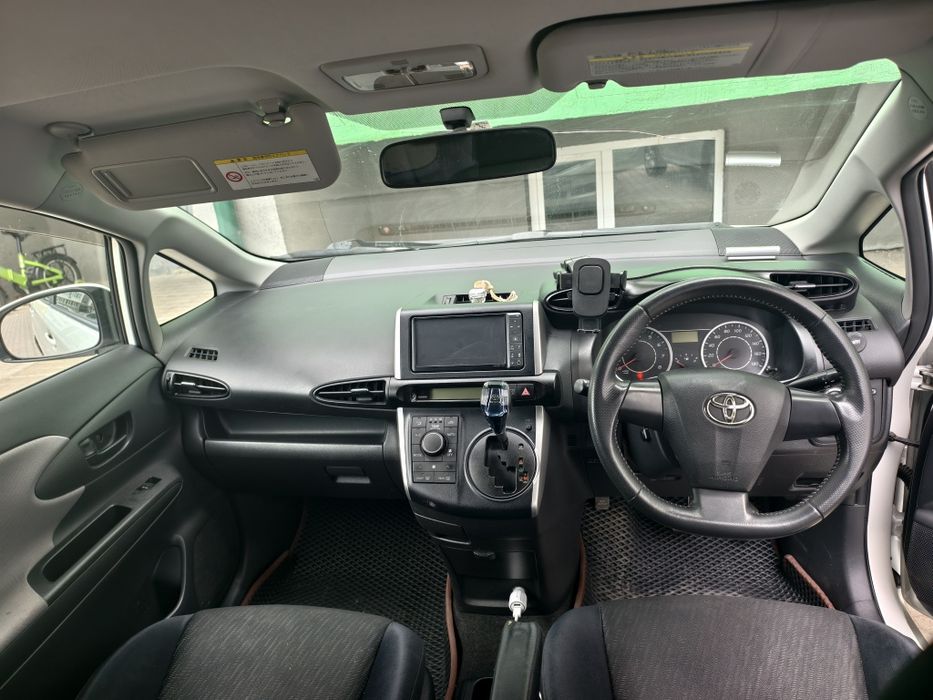 Toyota Wish 2011