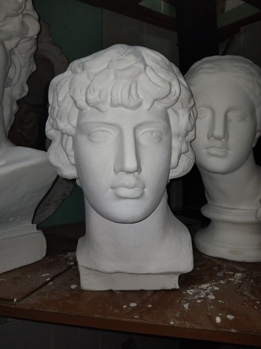 Скульптуры, бюсты, гипсовые головы.