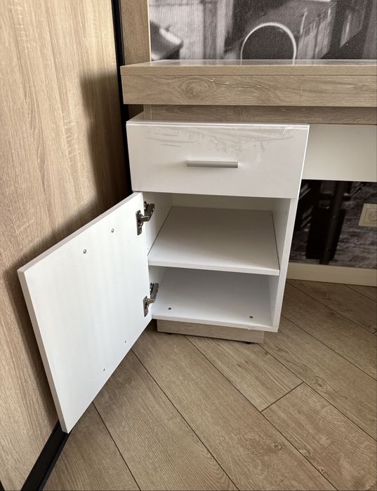 Тумбочка прикроватная