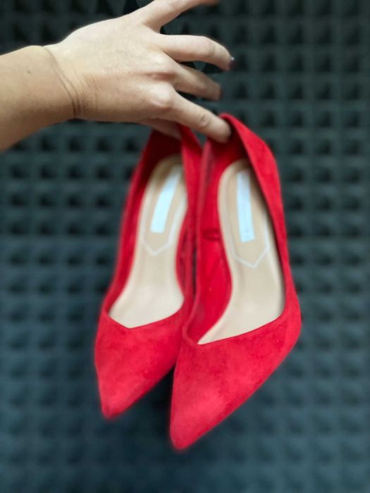 Pantofi rosii marimea 38