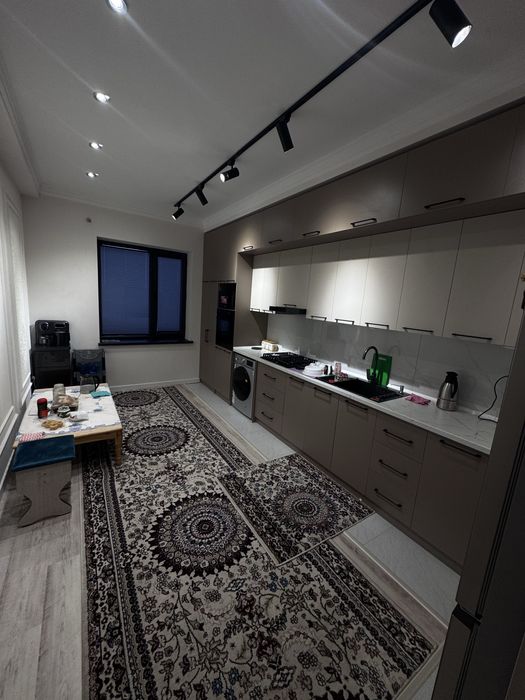 Srochna 3 xonali 90 kv mehnat posti oldida evro remont