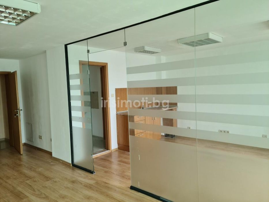 Дава се под наем Офис в София, Център - 69 кв.м за 414 € - Снимка #1