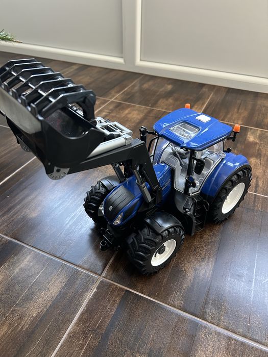 Трактор New holland Bruder