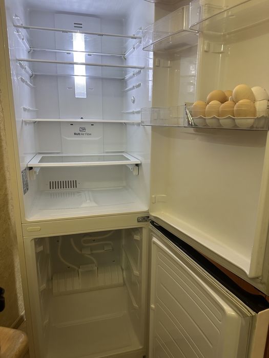 Холодильник LG бежевый