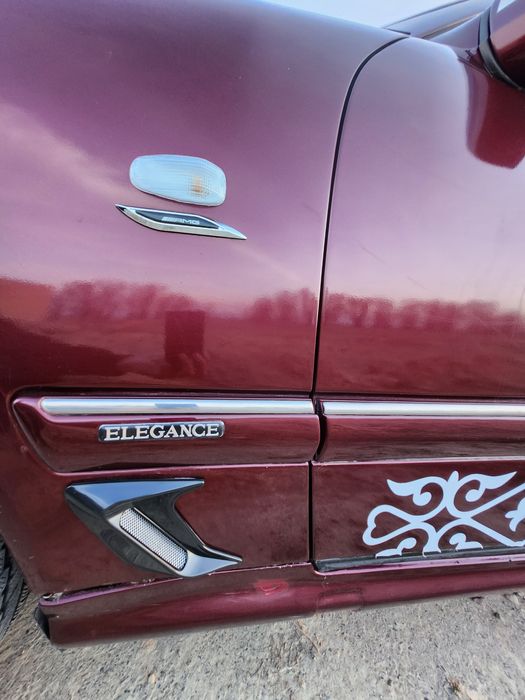 Машина  Mercedes-Benz W210