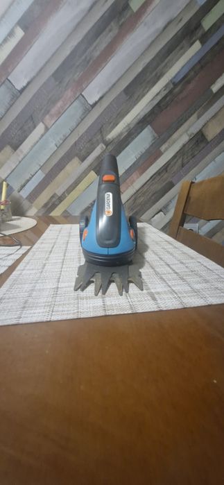 Акумолаторна ножица ГАРДЕНА