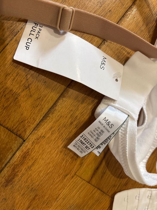 Чисто нови 3 броя M&S сутиени размер 85D