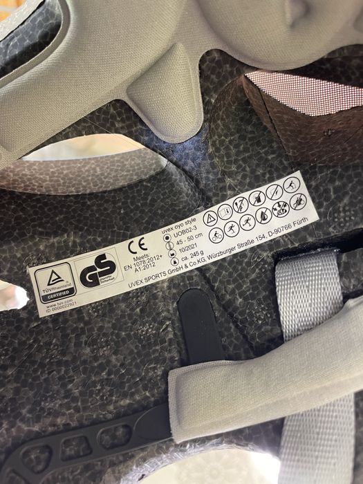 Продавам детска каска за велосипед