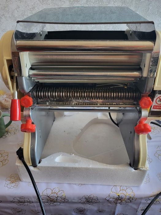 Продам тестораскаточную машину