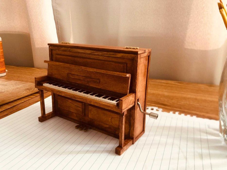 Obiecte de arta personalizate, lucrate manual, la cerere