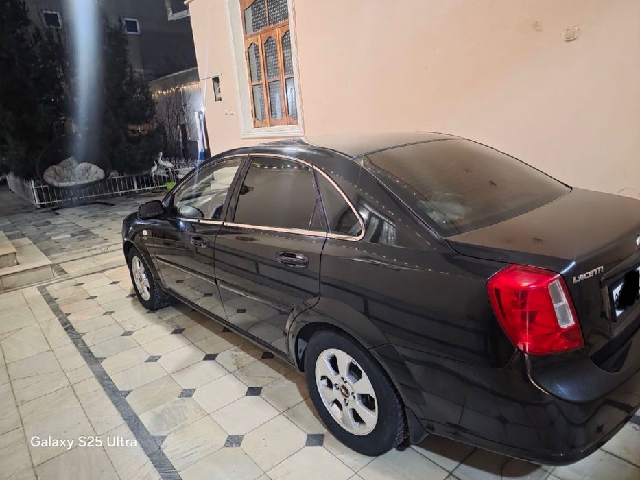 Лассети 1.8  срочна сотилади