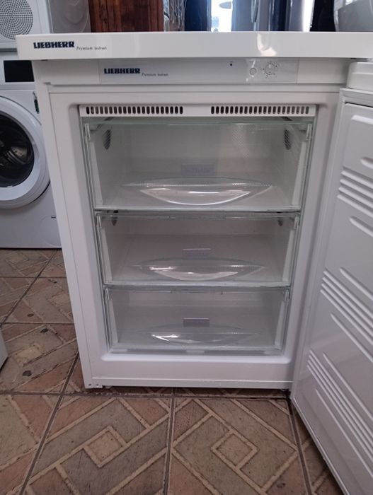 Малък хладилник фреш зона Liebherr с две години гаранция!