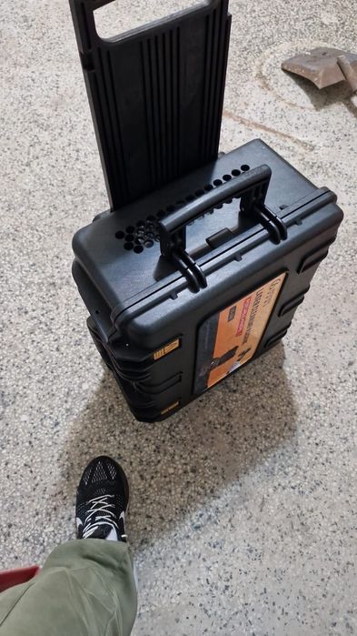 Импулсна лазерна почистваща машина 300 W . Куфар.