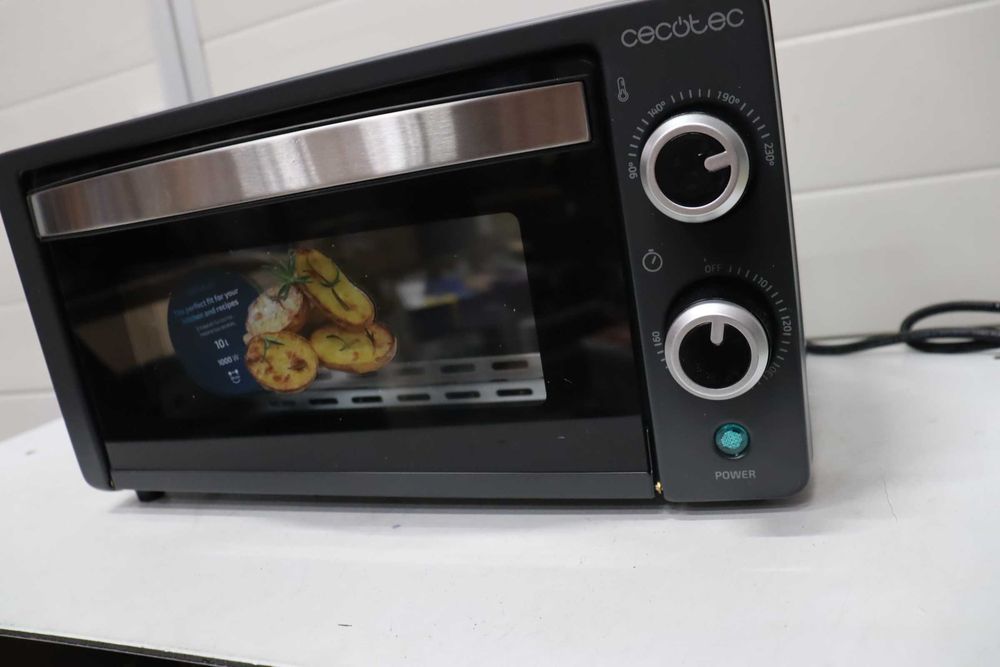 Мини фурна Cecotec Bake&Toast 1090, черна, капацитет 10 литра, мощност 1000 вата, контрол на температурата до 230 ºC, 60-минутен таймер, лек ДЕФЕКТ