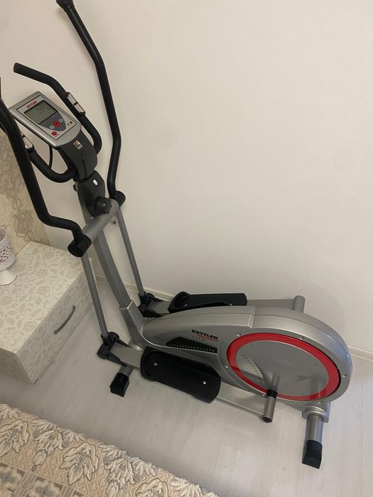Vând bicicleta eliptica