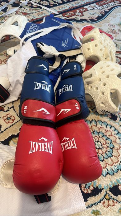 Одежда  тхэквондо перчатки