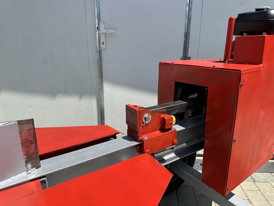 Despicator lemne cinetic Spargator lemne Crapator lemne