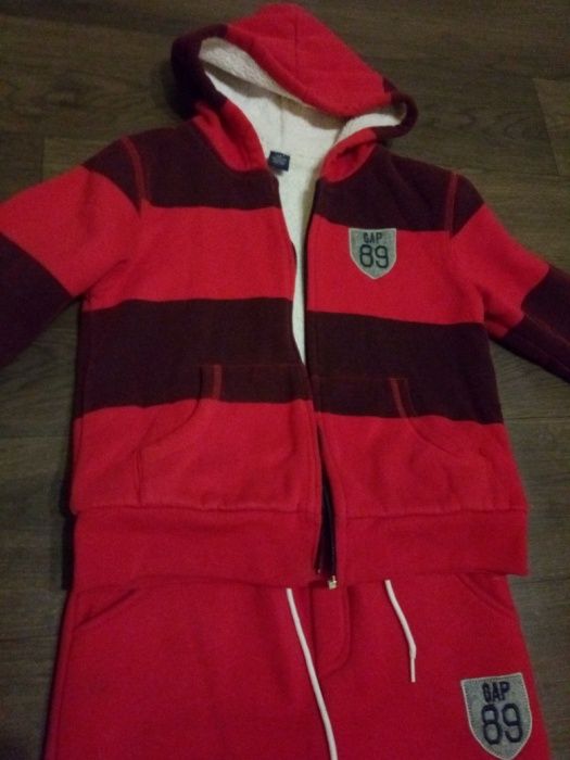 Костюм GAP продается