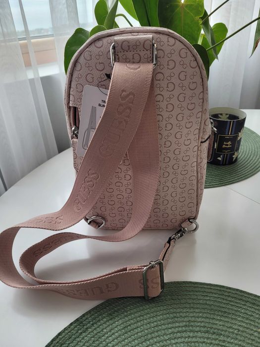 Чанта раничка " Guess"