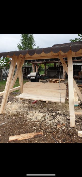 Facem foisoare din lemn masiv acoperit cu tegola prins in suruburi