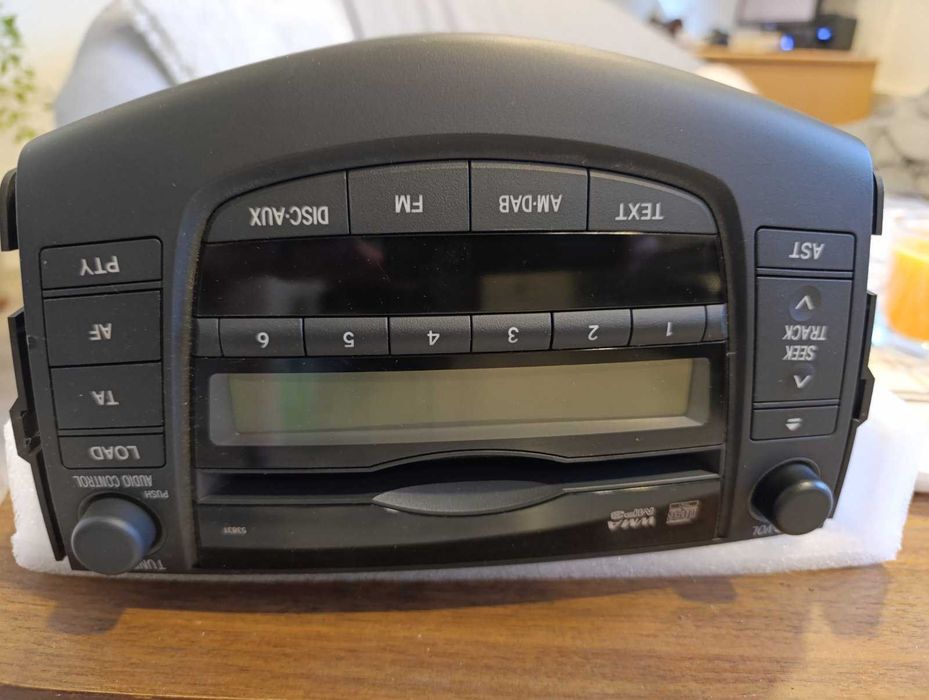 авторадио CD MP3 за TOYOTA RAV4 в перфектно състояние