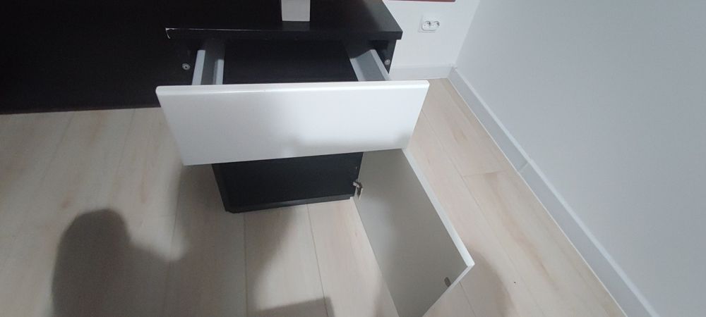 Продам стол письменный чистое дерево