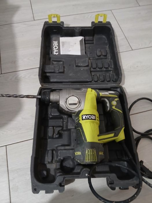 Vând rotopercutor Rioby