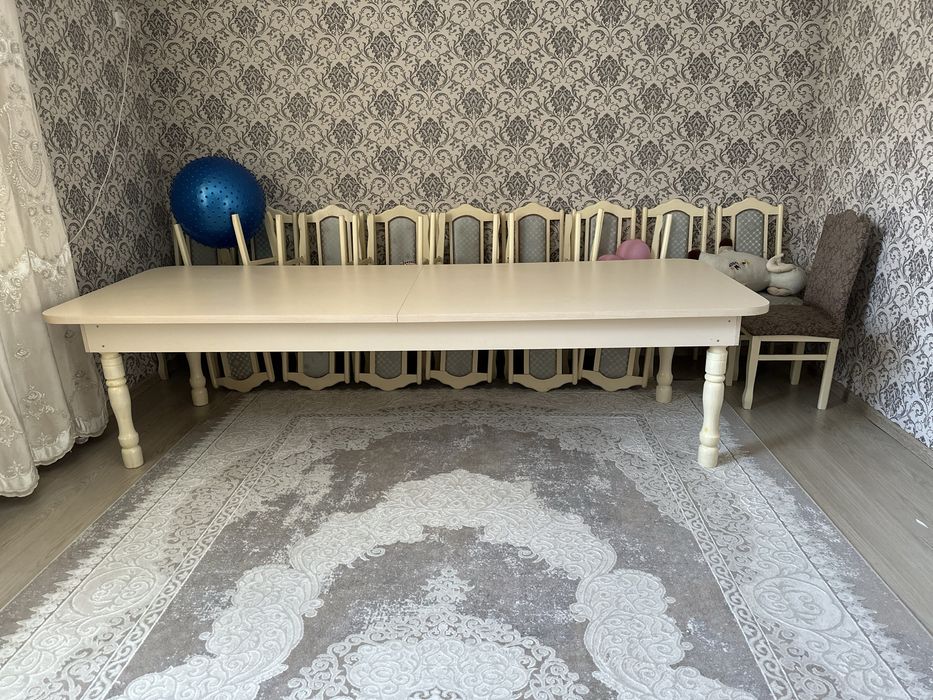 Обеденный стол