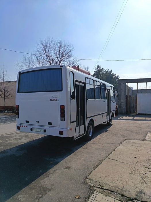Avtobus Isuzu Hc40