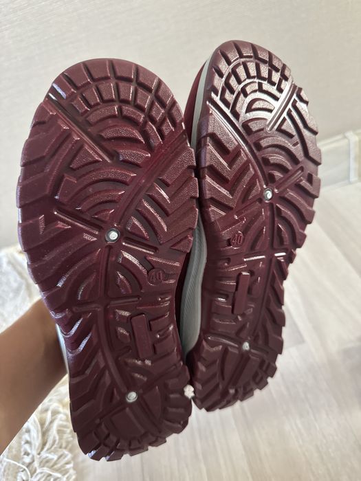 Сапоги, кроссы утепленные.