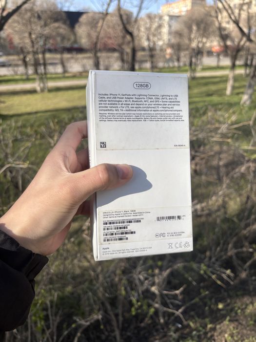 продам айфон 11 срочно