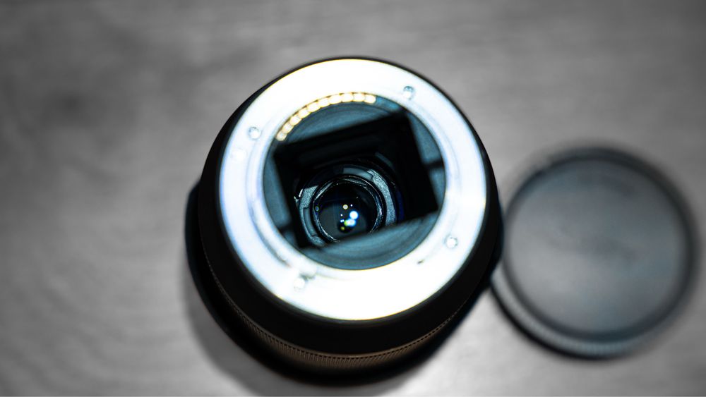 Обектив Sony FE 28-70mm f / 3.5-5.6 OSS - Sony E-Mount