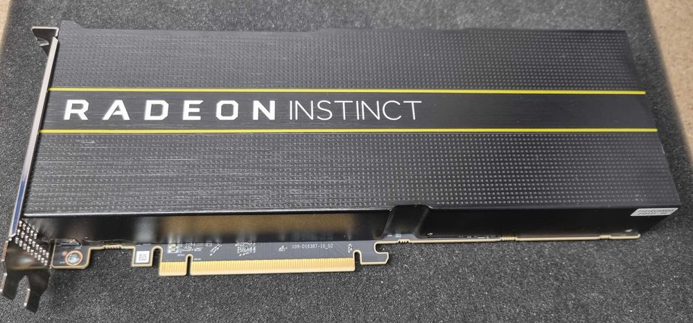 Видеокарти AMD Radeon Instinct MI50 32GB HBM2