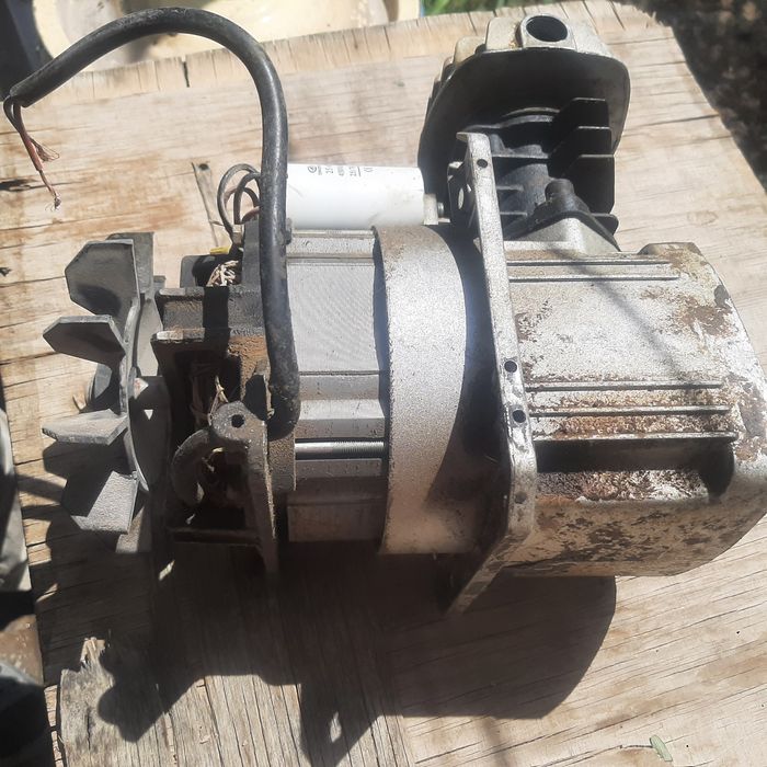 Продаётся мотор от компрессора с Алюминиевые корпусом,в рабочим состоя