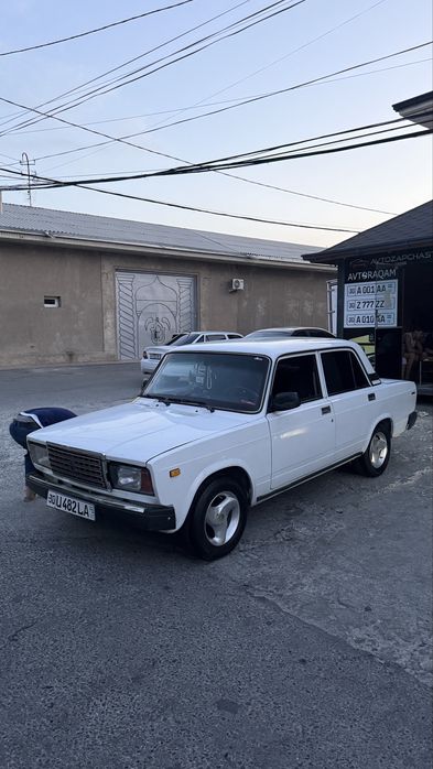 Vaz 2107 срочни сотилади