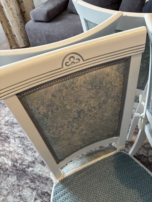 Продам стулья новые