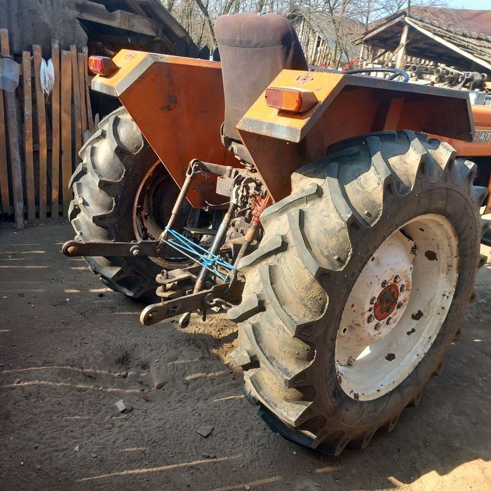 Tractor fiat 480 3 pistoane 48 de cai trompe pătrate stare bună