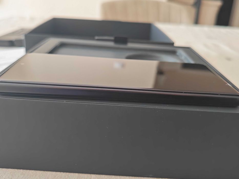 Продавам Honor Magic V5