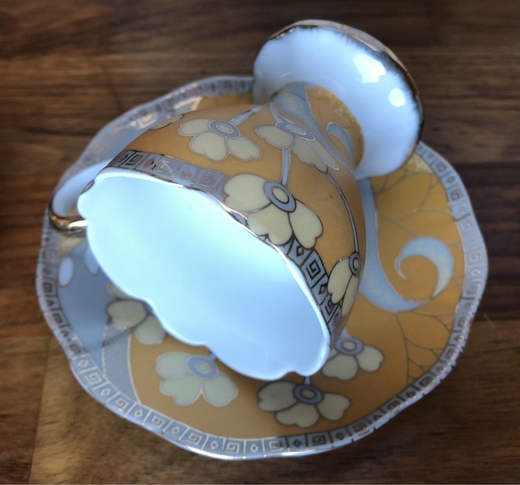 Продавам изящен комплект от японски порцелан