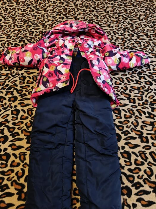 Продам зимние комбинезоны для девочки!