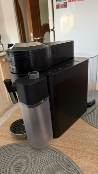 Espressor Nespresso DeLonghi Vertuo Lattissima  1500 W, 1.5L
