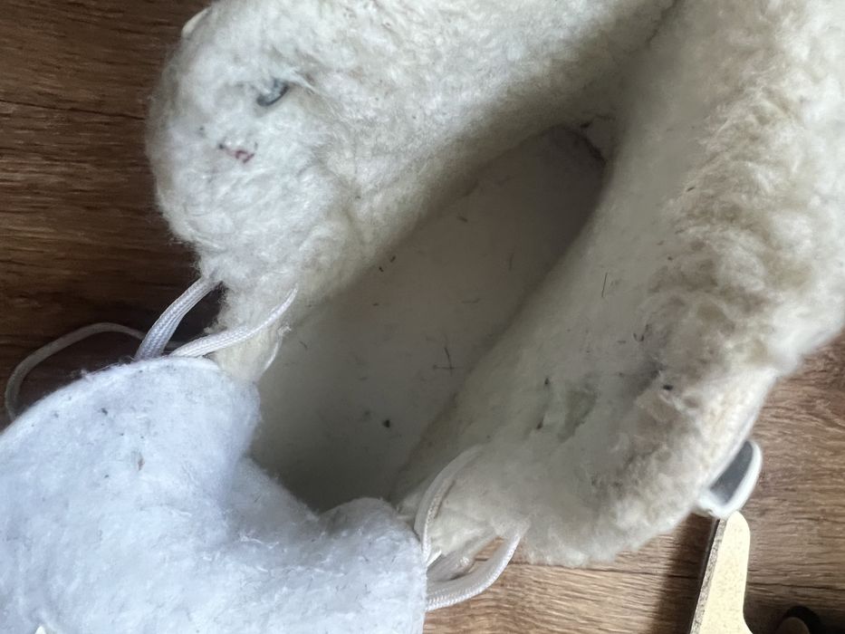 Коньки белые