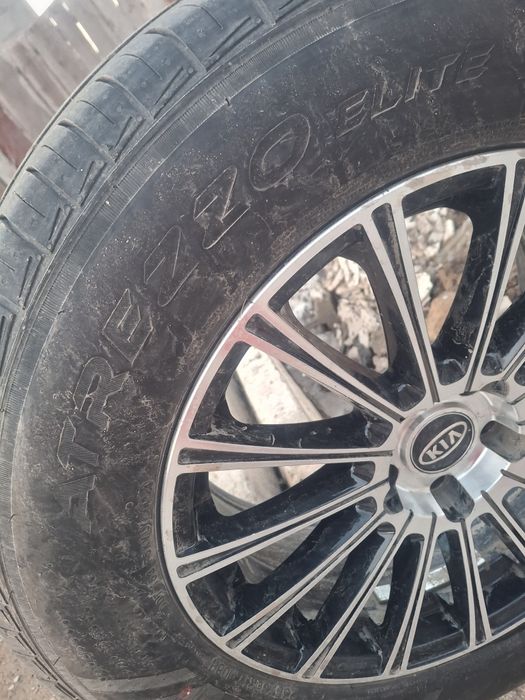 Продам диски с шинами KIA