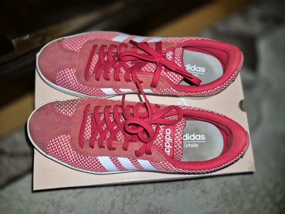 Кецове, адидас велур и плат.