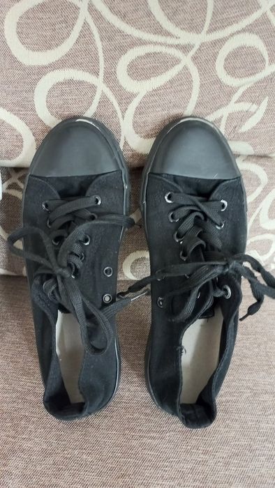 Два чифта нови детски гуменки