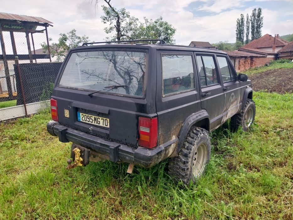 Vând jeep cheroke xj motor 2.1