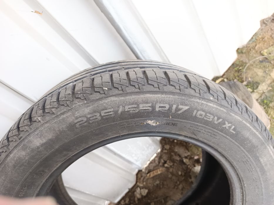 Продавам три комплекта летни гуми размер 235 55 17 и215 65 16 като сед